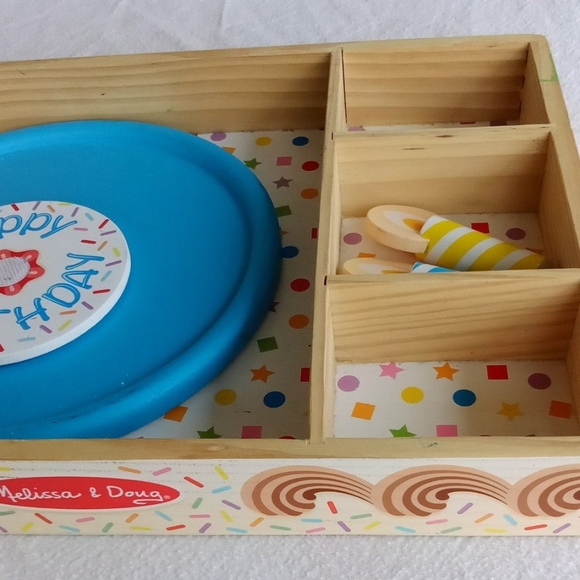 Melissa & Doug Wooden Happy birthday cake plate and candles - Picture 2 of 7